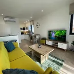 Διαμέρισμα Luxury Retreat With Terrace *