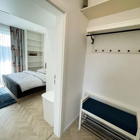 Luxury Retreat With Terrace דירה